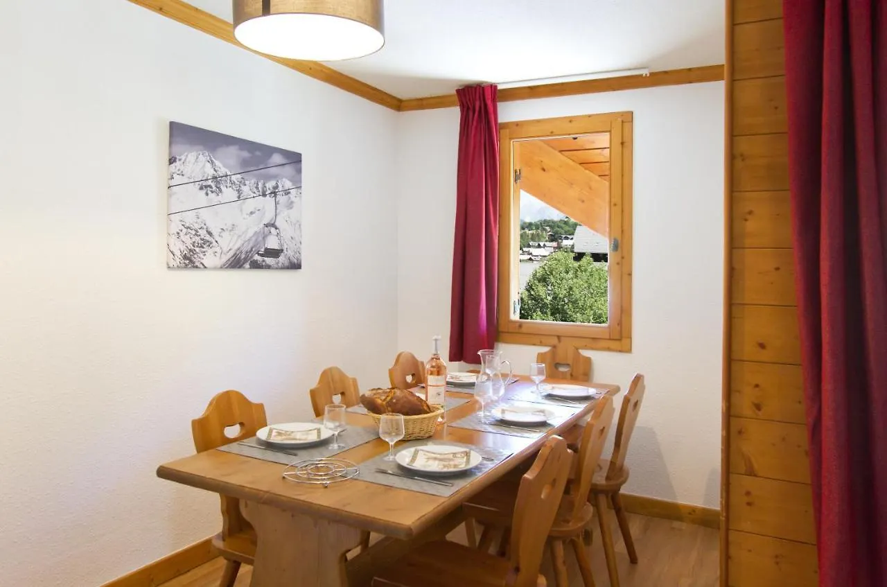 Residence Odalys Le Hameau Et Les Chalets De La Vallee D'Or Valloire 3*,
